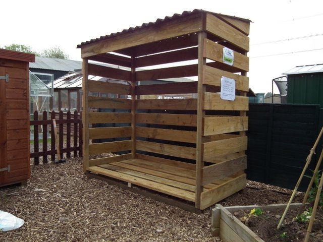 Chunky Log Stores all sizes made to customer specification available from Taunton Sheds